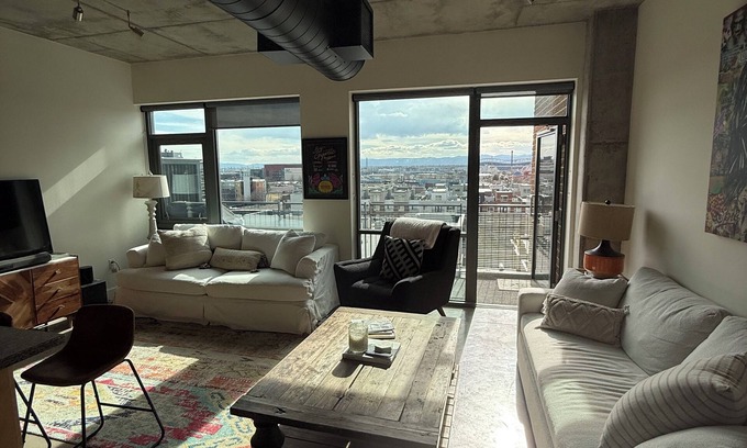 LoDo Condominio | PH Condo. Amazing Views with Private Balcony. Walk to everything!
