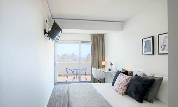 Acropolis Apartamento | Phaedrus Living: Luxury Suite Nicosia 508