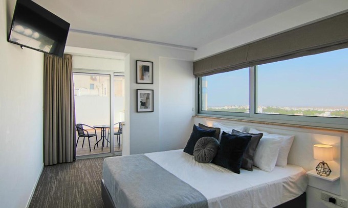 Acropolis Apartamento | Phaedrus Living: Luxury Suite Nicosia 501