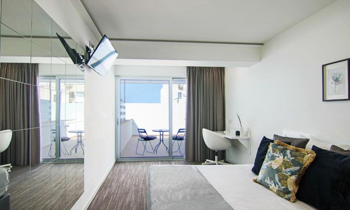 Acropolis Apartamento | Phaedrus Living: Luxury Suite Nicosia 502