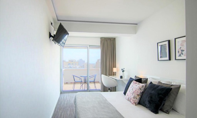 Acropolis Apartamento | Phaedrus Living: Luxury Suite Nicosia 508