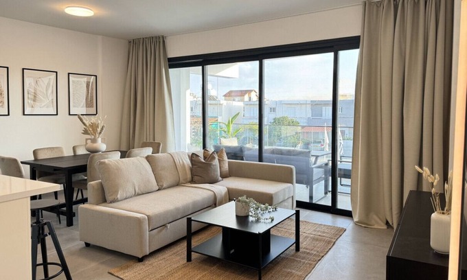 Aglantzia Apartamento | Phaedrus Living: White Hills Suites City View