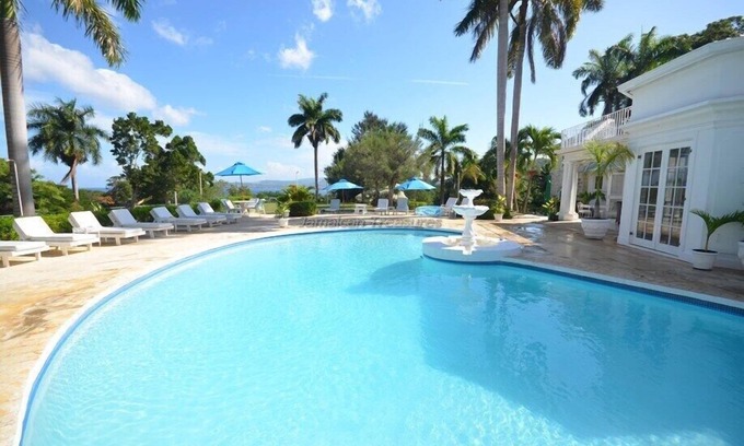Montego Bay Villa | ¡PISCINA PRIVADA! ¡COCINERO! ¡BALONCESTO! ¡PISTA DE TENIS! ¡FAMILIA AMIGABLE!