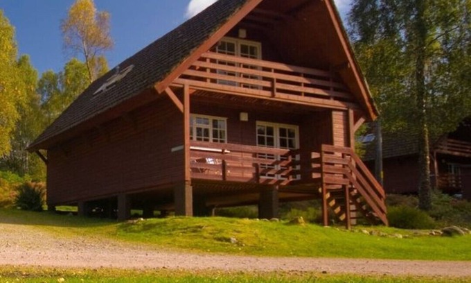 Tomich Chalet De Esquí | Woodland Lodges (duerme 6 en 3 habitaciones)
