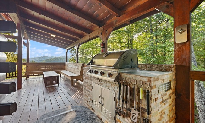 Zoe Cabina | Phenomenal View! Hot Tub, Pool Table, Bar, Internet, Second Den, Satellite TV