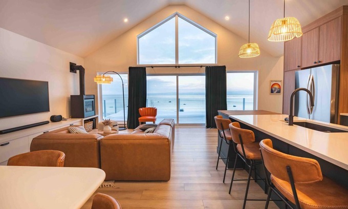 Petite-Riviere-Saint-Francois Chalet De Esquí | Phil Good 1219: Luxurious River View in Charlevoix