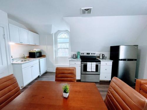 Andover Apartamento | Phillips Academy Andover Two-Bedroom Apartment and Free Parking