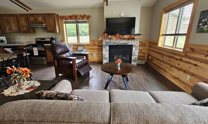 Orange Prairie Cabaña | Phillips Legacy Cabin 2