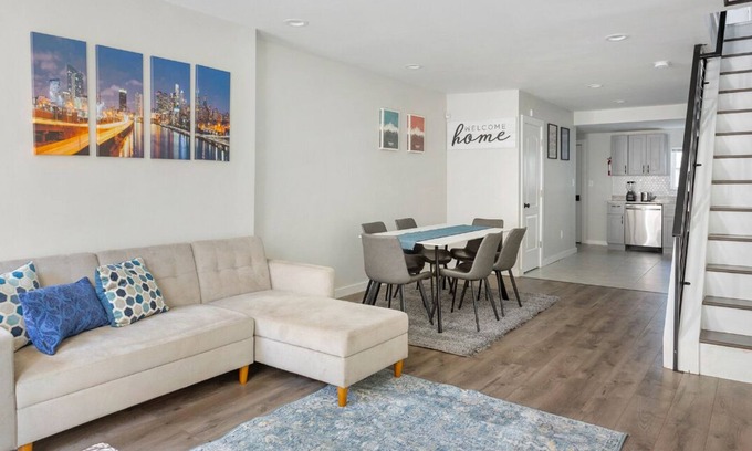 South Philadelphia Casa | Philly Historic Townhome near PENN & CHOP