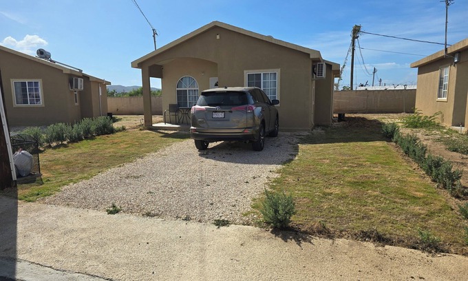 Caribbean Estates Casa | Phoenix Rising Superb bungalow with AC in Portmore - 2 bedrooms