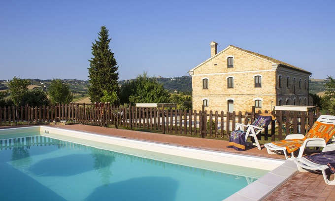 Montecarotto Casa | Piagge Del Sole: Beautiful farmhouse in the countryside with swimming pool