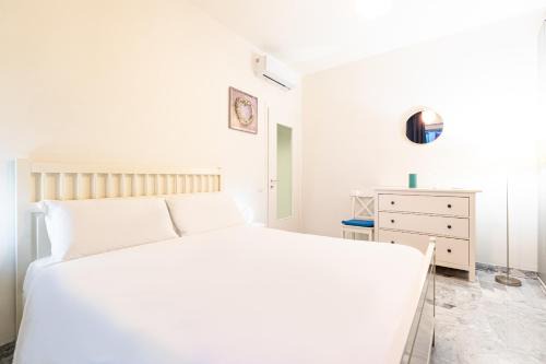 Chinatown Apartamento | Piazza Gramsci Amazing Apartment with Balcony - Top Collection