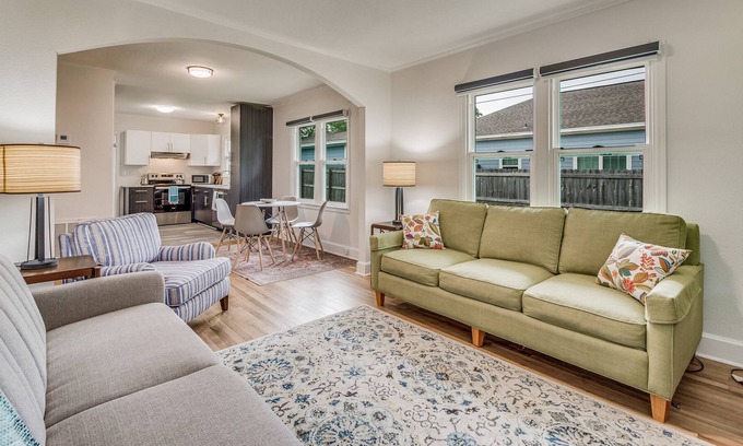 East Pensacola Heights Casa | Pickens Place - 🐶 Dog Friendly, near 🚤 Boat Launch