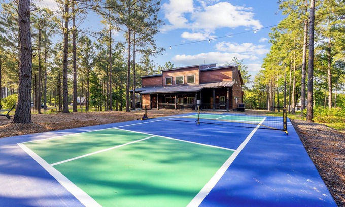 Broken Bow Cabina | Pickleball/Bowling/MiniGolf/Sauna/7 Beds Sleeps31!