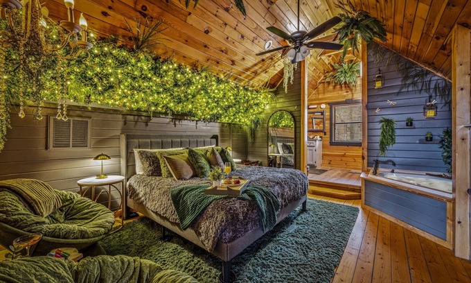 Pittman Center Cabina | Swimming Pool | Pickleball | Hot Tub | Game Room | Gym | Sleeps 6 | Resort GSMNP