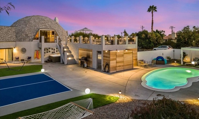 Bermuda Dunes Casa | Pickleball, huge yard w/ games, cool pool vibes