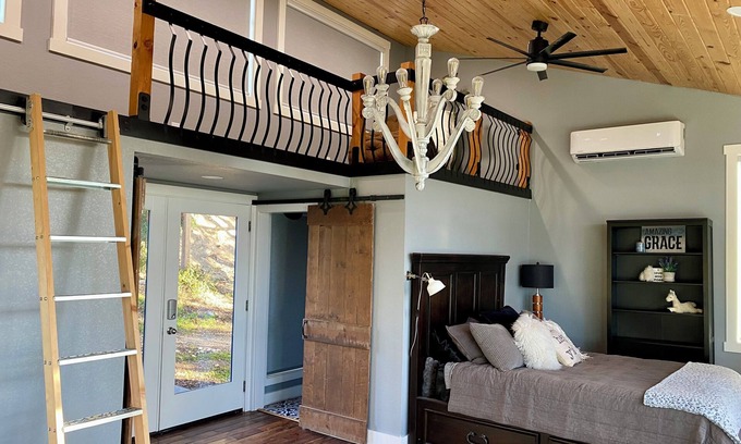 Steiner Ranch Otro | Pickleball Palace - Private Guesthome and Court adjacent to Historic Castle