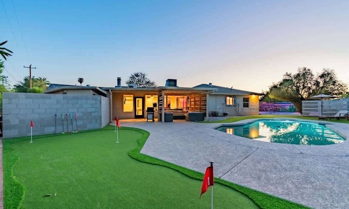 Bel Air Casa | Pickleball | Sparkling Pool | Mini Putt | Sleeps14