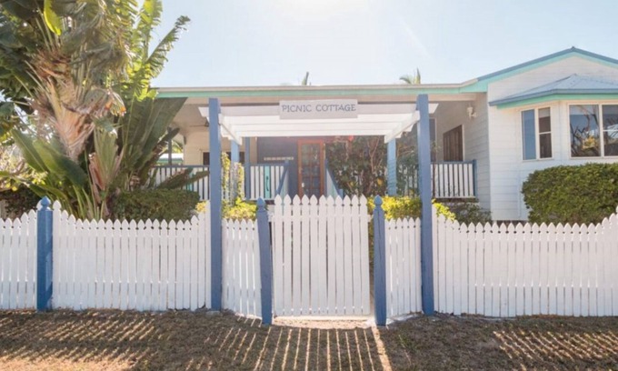 Picnic Bay Casa | Picnic Cottage, Picnic Bay Magnetic Island
