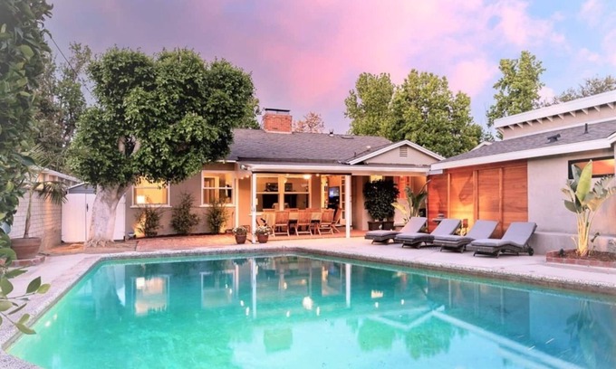 Sherman Oaks Casa | PICTURE PERFECT minutes to UNIVERSAL STUDIOS & HOLLYWOOD. Early checkin often ok