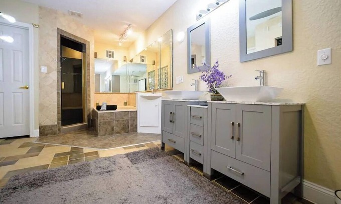 Orange Park Casa | Picture Perfect Paradise 3br / 3ba