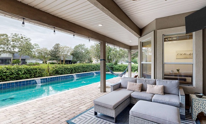 Fleming Island Casa | Picture-perfect getaway with saltwater pool, outdoor bar, grill & soaking tub