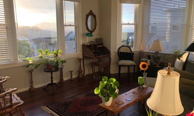 Telegraph Hill Apartamento | Picture Postcard North Beach Apartment with Stunning Views of Golden Gate Bridge