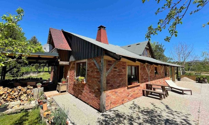 Celje Casa | Picturesque Lake House with a View - @JollyGetaways