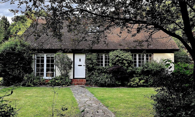 Lingfield Cabaña | Picturesque 4 Bed Cottage Lingfield, Surrey