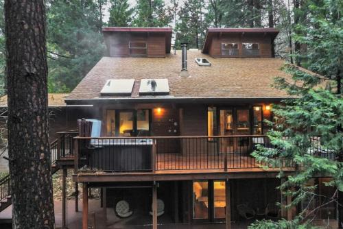 Nevada City Casa | Picturesque Cabin Hot Tub