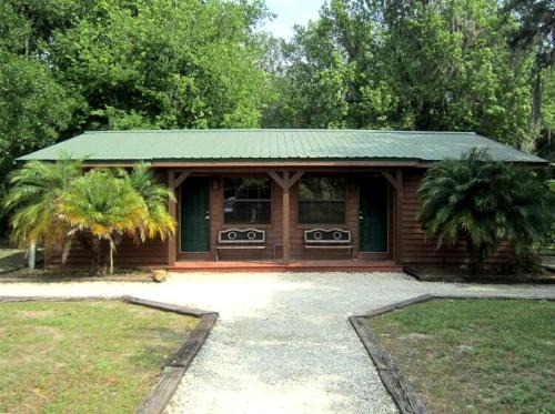 Inverness Casa | Picturesque Cabin Incredible for a Holiday Escape in Inverness, Florida
