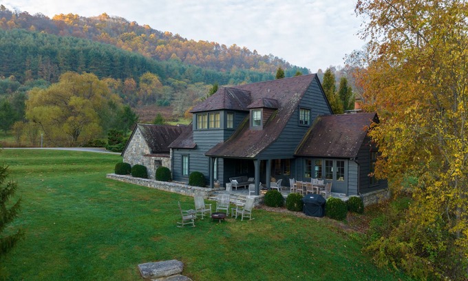 Canton Cabaña | Picturesque cottage tucked into an undisturbed valley in the Pisgah