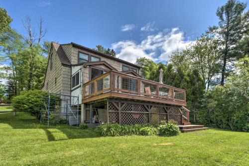 Hinsdale Casa | Picturesque Cottage with Sunroom on Ashmere Lake!