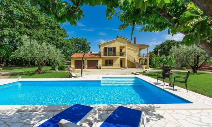 Susnjici Apartamento | Pintoresco apartamento con piscina, cocina exterior, barbacoa, tumbonas, columpio para niños
