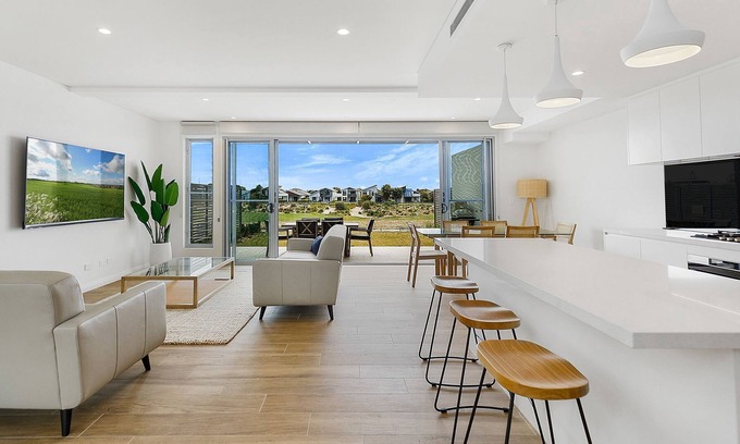 Magenta Shores Casa | Picturesque home with golf views