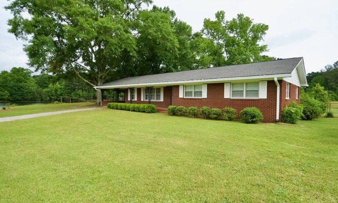 Church Street Casa | Picturesque Lake Side Home close to the city