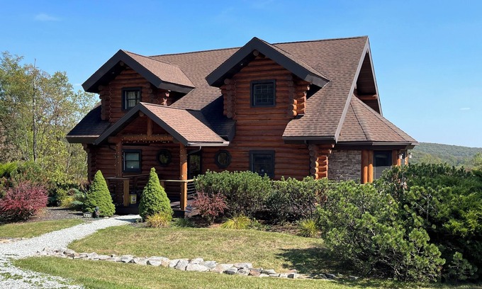 Jefferson Township Casa | Picturesque Log Home, Family Fun with Scenic Views