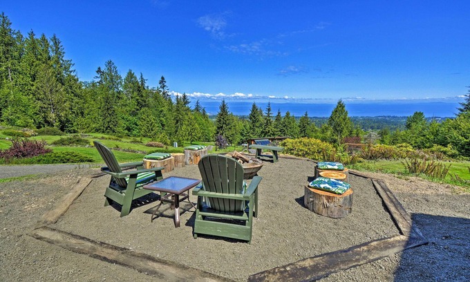 Port Angeles Cabina | Picturesque Port Angeles Cabin w/ Fire Pit!