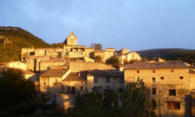 Pont-de-Barret Casa | Casa pintoresca de Riverside construida en piedra de ProvencaleDrome en el histórico pueblo romano