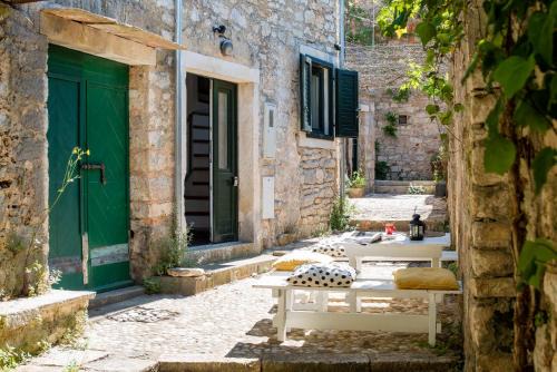 Vrboska Casa | Picturesque Stonehouse in a Knockout Location