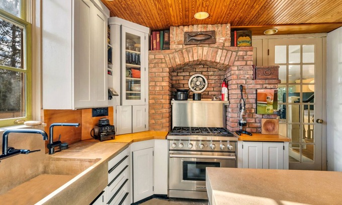Amagansett North Casa | Picturesque Traditional home located on a private street, stunning pool,...