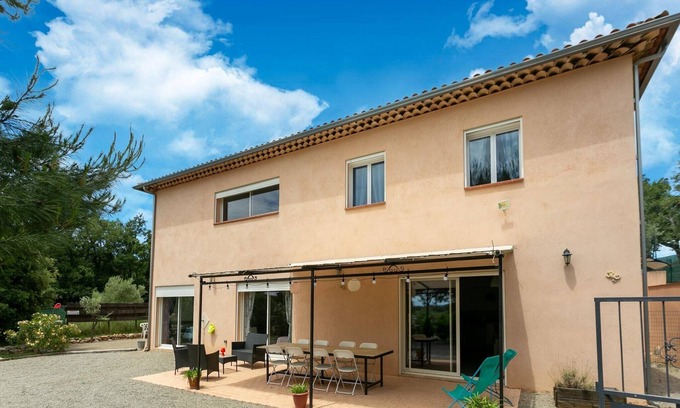 Montmeyan Villa | Pintoresco chalet en Montmeyan con piscina