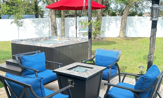 Port Saint Lucie Casa | Piece of Paradise 4 BR w/ Gym, Jacuzzi, & Theater!