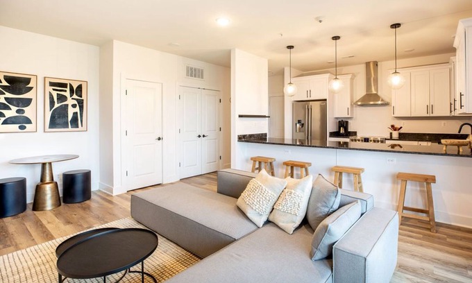 Batesville Apartamento | Piedmont Place 401 | Lux Vineyard & Brewery Getaway in the Heart of Crozet | Pet Friendly