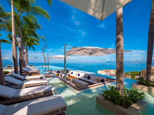 Zona romántica Casa | PIER 57 - 610 2 BR & Best Sunset Rooftop in PV
