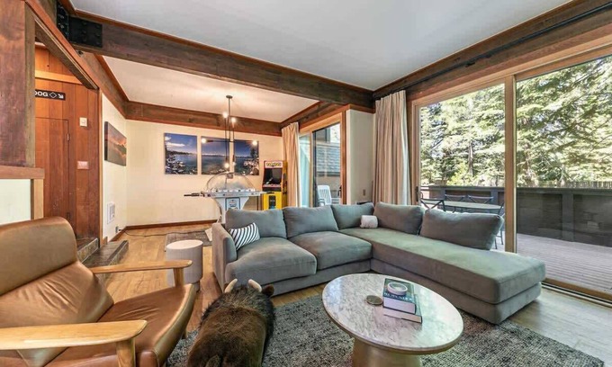 Tahoe Tavern Casa | Pool|Pier|Beach|Tennis|Pickleball|Walk to Town