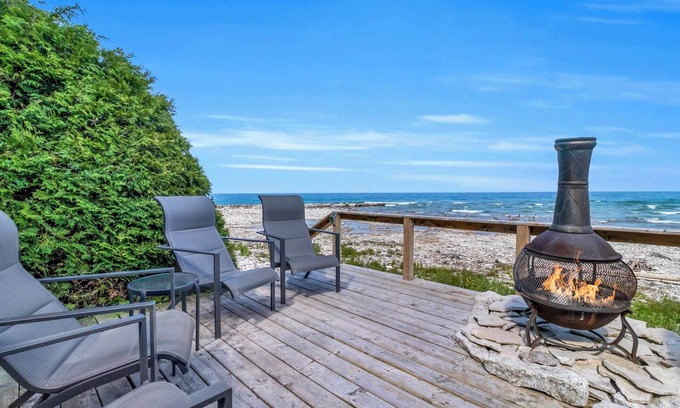 Kincardine Cabaña | PIER280 - Lakefront Beauty, Private Lake Access