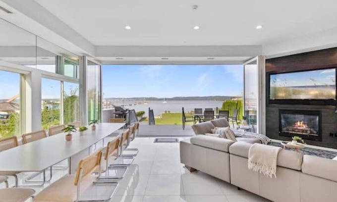 Town of Orangetown Casa | Villa Frente al Mar en Piermont! Aloja hasta 16 Adultos con Lujo y Estilo