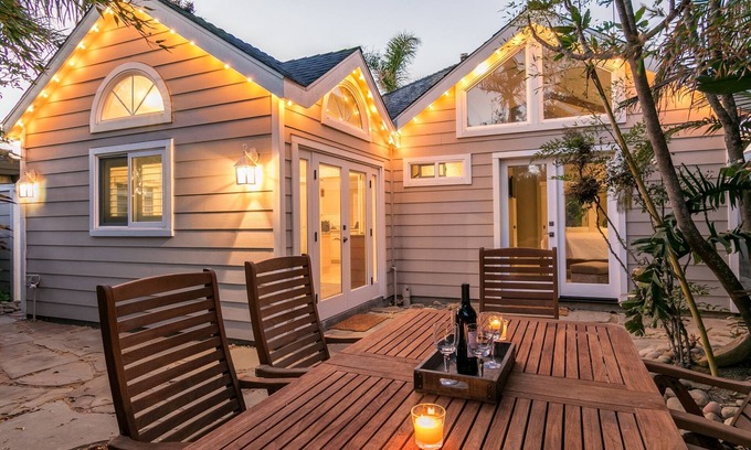 Pierpont Bay Casa | PIERPONT VENTURA UPSCALE ¡SOLO PASOS A LA PLAYA! 2 CAMA / 2 BAÑO / DEN FAMILIA AMIGABLE