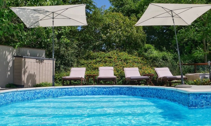 Pierantonio Apartamento | Granja de Piedra Pietramelina- hermosa con piscina en el tranquilo valle de Marco